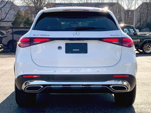 Used 2025 Mercedes-Benz GLC 350e 4MATIC image 3