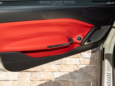 Used 2018 Ferrari GTC4Lusso T RWD image 16