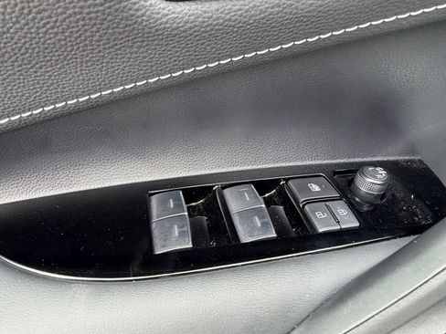 Used 2025 Toyota Corolla Hatchback image 23