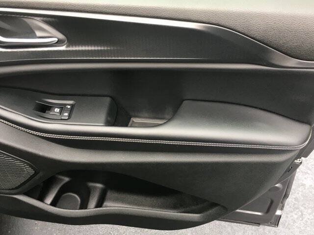 Used 2023 Jeep Grand Cherokee Altitude AWD/4WD image 24