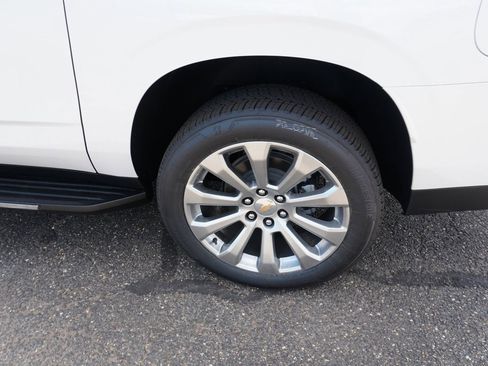 New 2025 Chevrolet Suburban Premier image 9