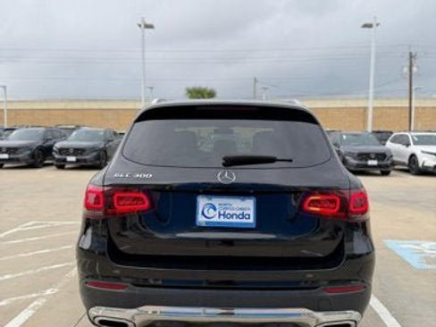 Used 2021 Mercedes-Benz GLC 300 image 3