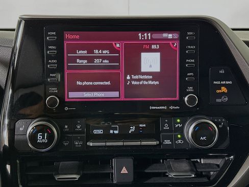 Used 2020 Toyota Highlander XLE image 23