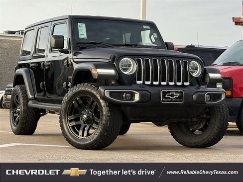 Used 2018 Jeep Wrangler Unlimited Sahara image 2