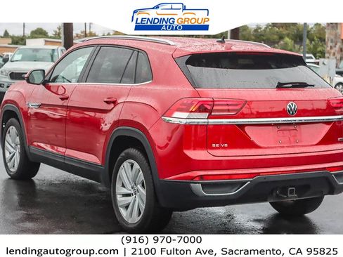 Used 2022 Volkswagen Atlas Cross Sport SE image 2