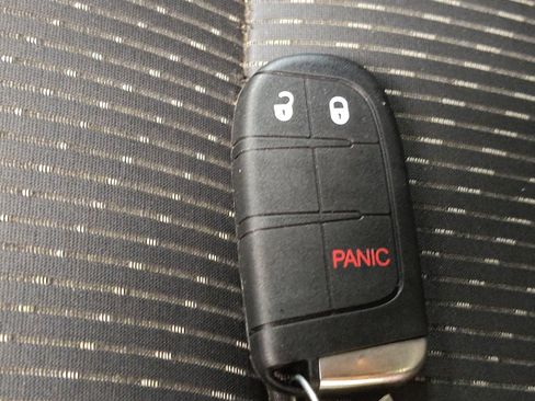 Used 2017 Dodge Journey SXT FWD image 32