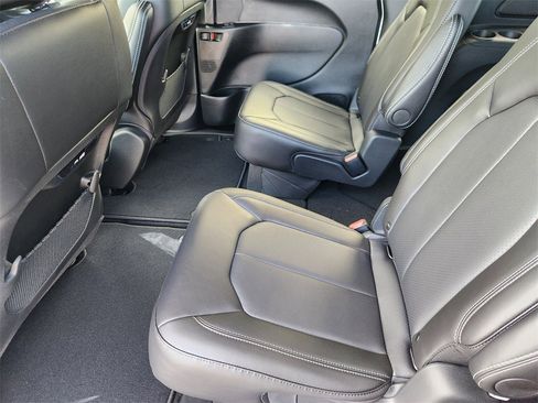 New 2026 Chrysler Pacifica Select image 19