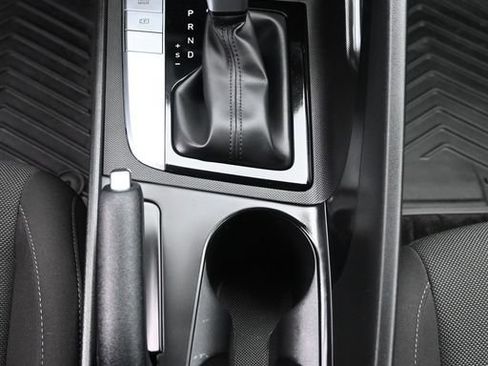 Used 2025 Hyundai Elantra SE FWD image 19