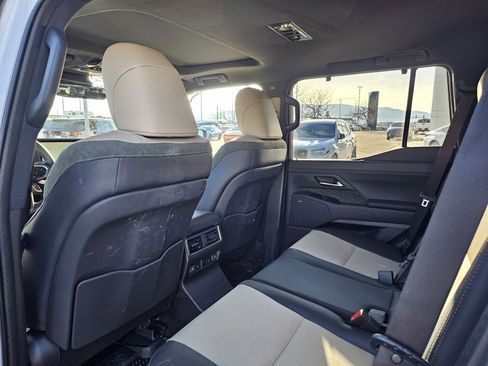 Used 2025 Lexus GX 550 image 16