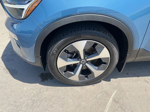 Certified 2023 Volvo XC40 B5 Plus w/ Protection Package Premier image 9