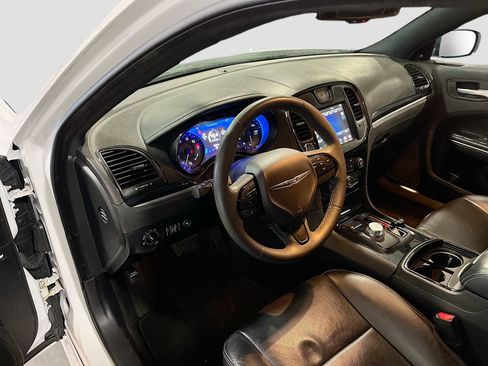 Used 2023 Chrysler 300 S w/ Comfort Group RWD image 9