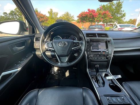 Used 2015 Toyota Camry XLE w/ Moonroof Package FWD image 5