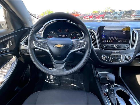 Used 2022 Chevrolet Malibu LT FWD image 5