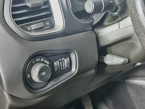 Used 2020 Jeep Renegade Limited FWD image 17