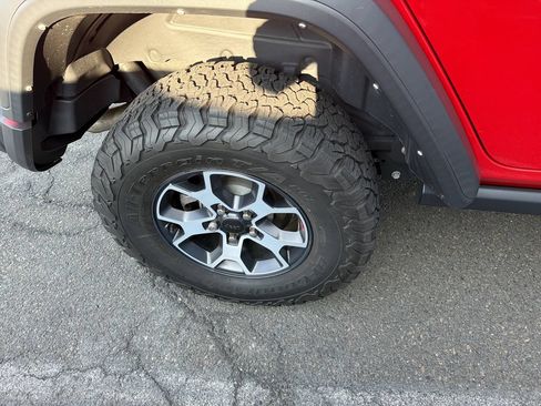 Used 2022 Jeep Wrangler Unlimited Rubicon w/ LED Lighting Group AWD/4WD image 10