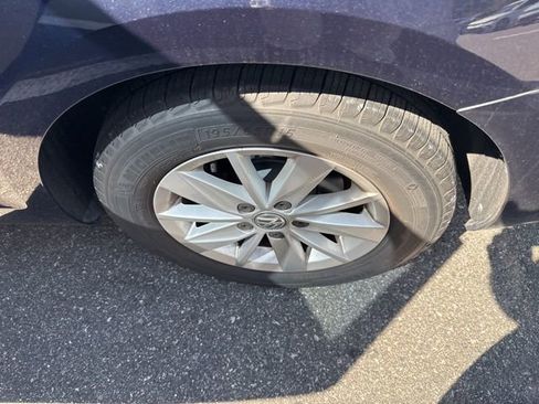 Used 2015 Volkswagen Golf S image 6