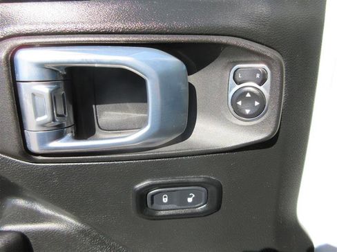Used 2021 Jeep Wrangler Sport AWD/4WD image 10