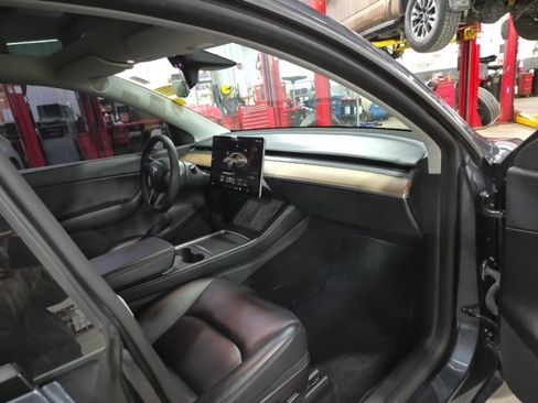 Used 2022 Tesla Model Y Performance image 11