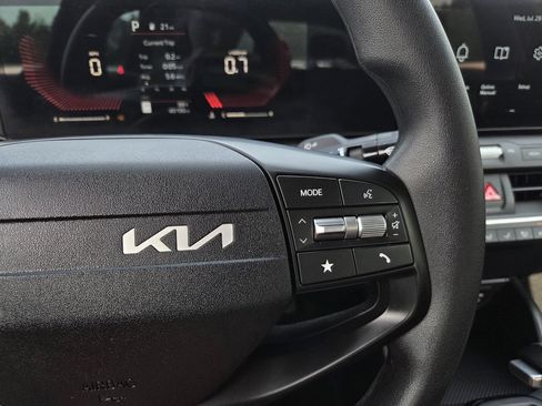 Used 2025 Kia K4 FWD image 24