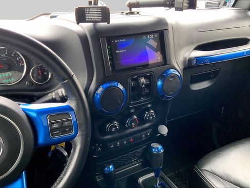 Used 2017 Jeep Wrangler Unlimited Rubicon w/ Cold Weather Group AWD/4WD image 7