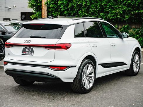 Used 2025 Audi Q6 e-tron Premium w/ Convenience Package image 4