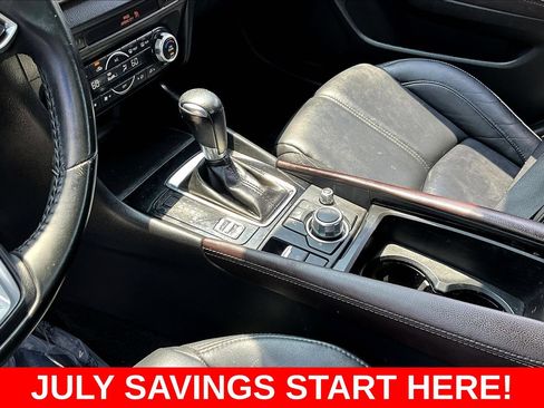 Used 2018 MAZDA MAZDA3 Touring FWD image 19
