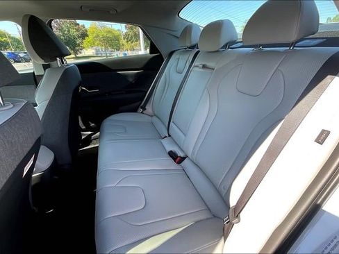 New 2025 Hyundai Elantra Limited image 10