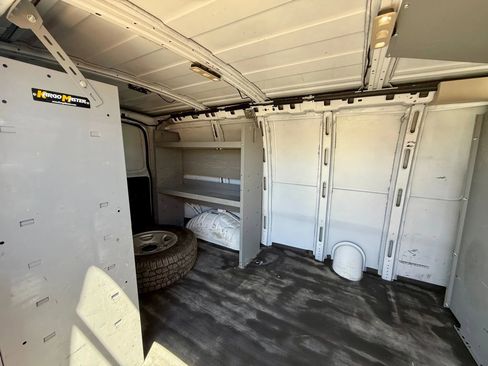 Used 2017 Chevrolet Express 2500 image 18