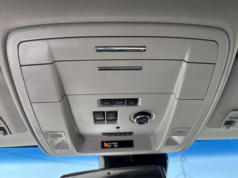 Used 2018 GMC Yukon Denali image 25