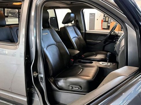 Used 2020 Nissan Frontier PRO-4X w/ Pro-4x Utility Package image 30