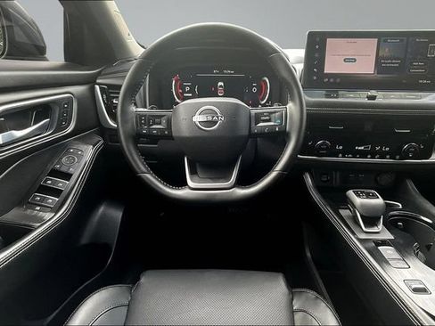 Used 2025 Nissan Rogue Platinum FWD image 8