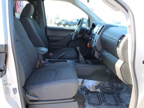 Used 2017 Nissan Frontier SV image 19