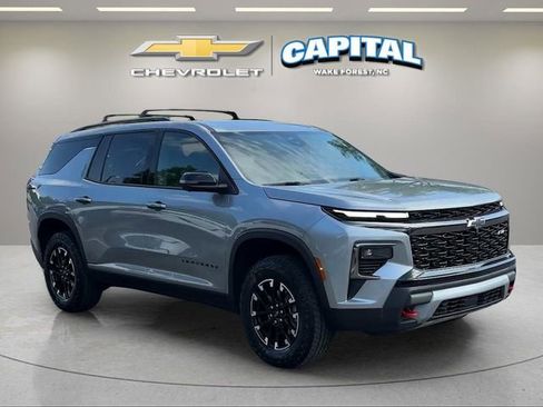 Used 2025 Chevrolet Traverse Z71 w/ Driver Confidence Package AWD/4WD image 7
