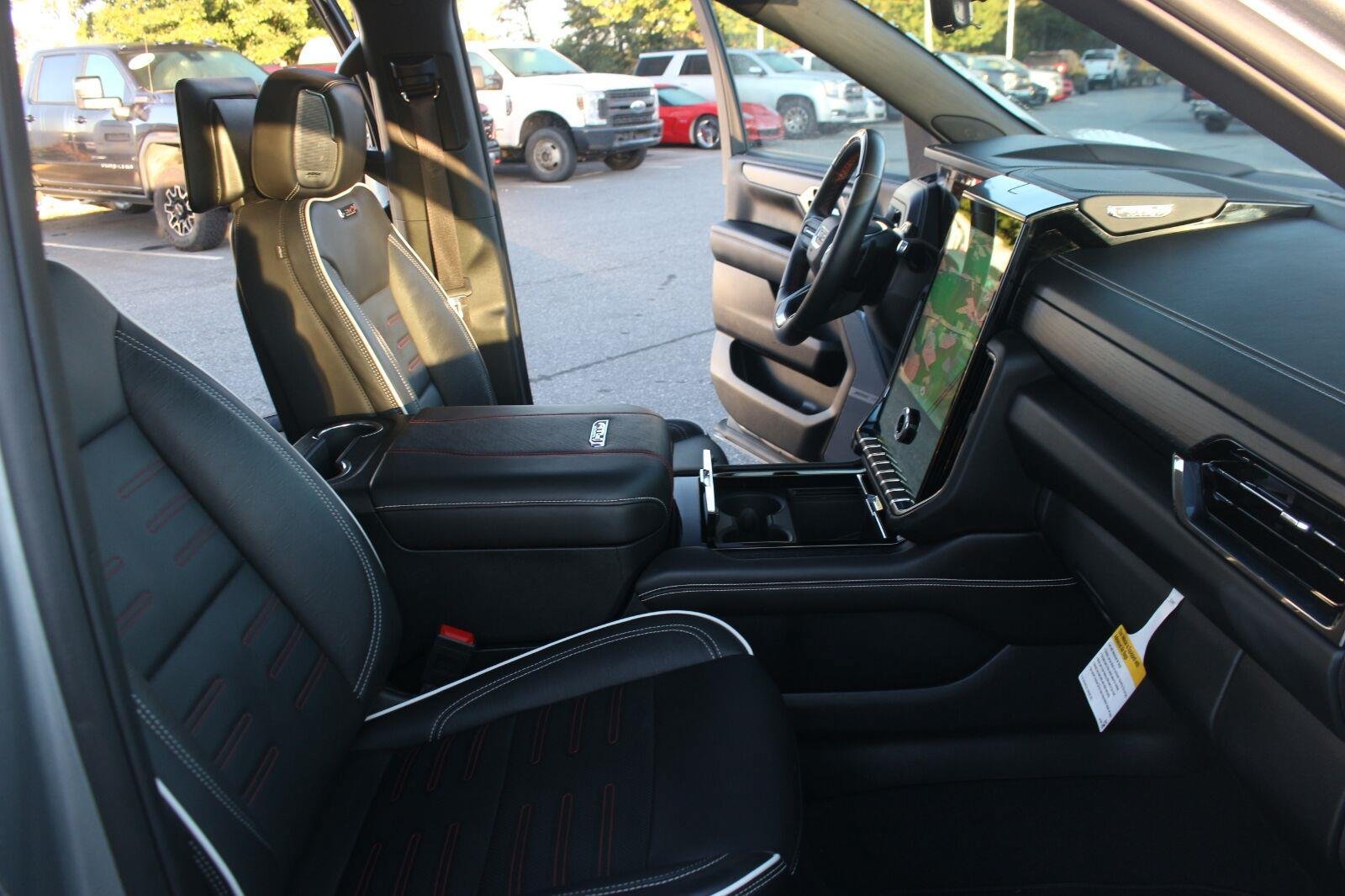 Used 2025 GMC Yukon AT4 Ultimate AWD/4WD image 40
