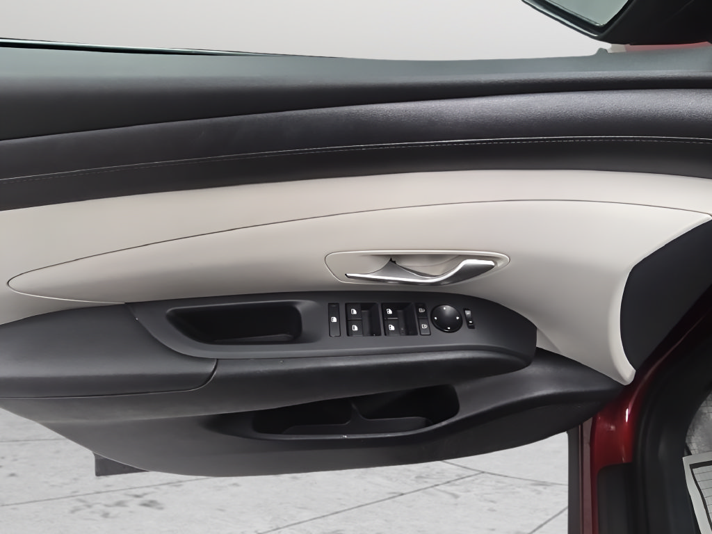 Certified 2025 Hyundai Tucson SEL AWD/4WD image 10