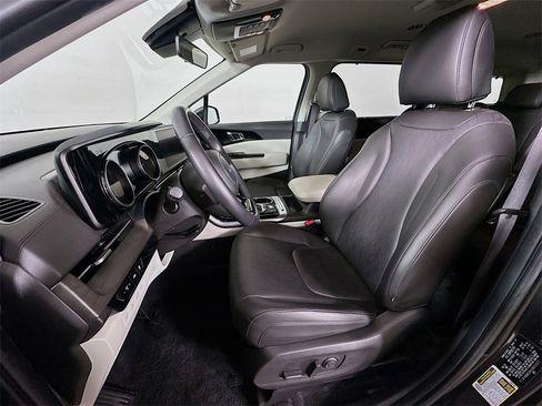 Certified 2024 Kia Carnival EX image 29