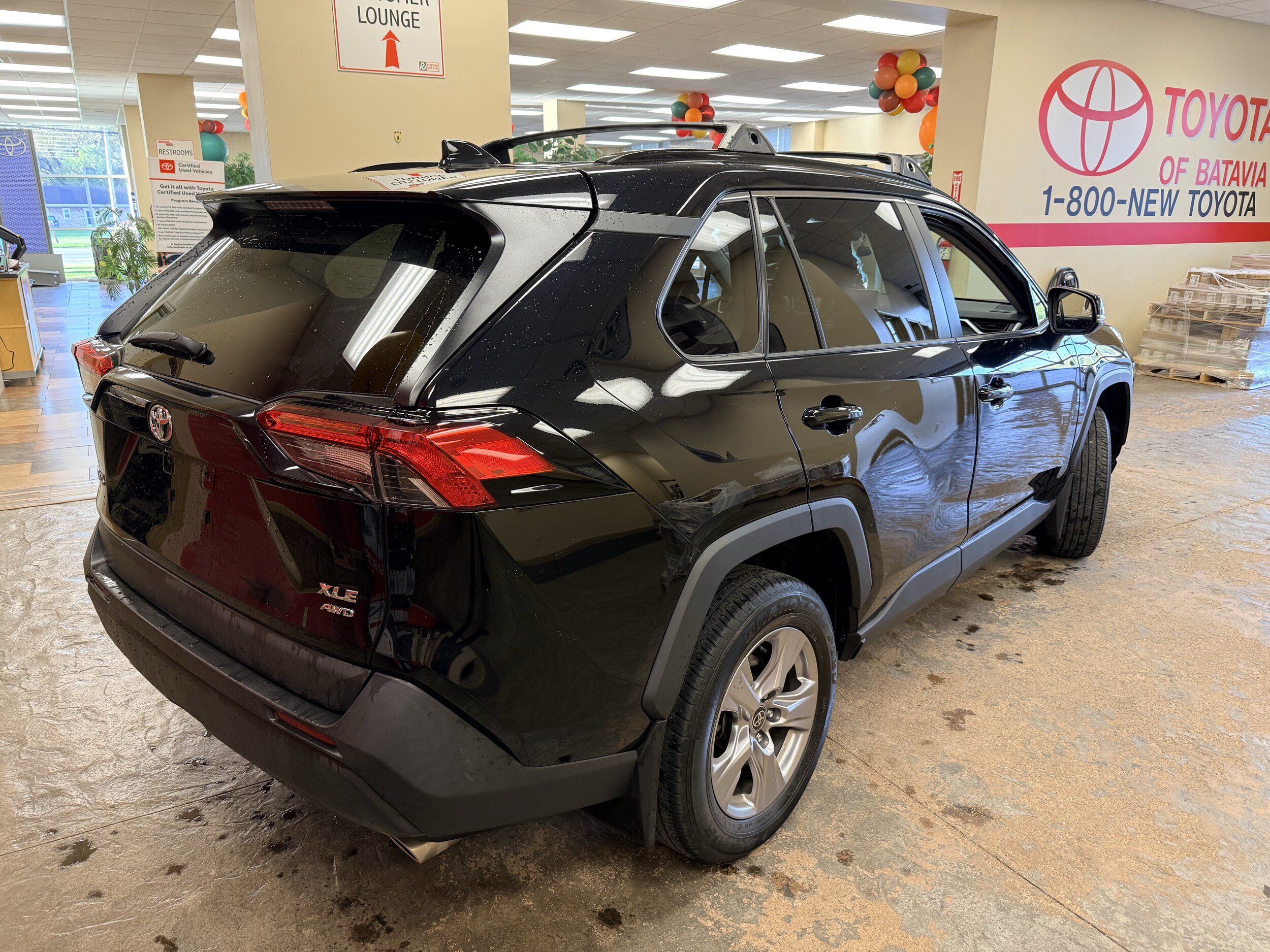 Used 2023 Toyota RAV4 XLE w/ Convenience Package AWD/4WD image 10