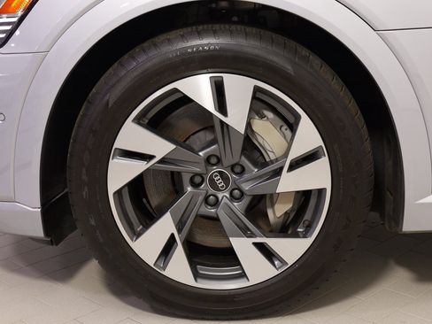 Used 2022 Audi e-tron Premium Plus w/ Premium Plus Package image 77
