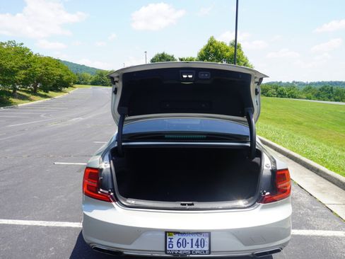 Used 2018 Volvo S90 T6 Momentum w/ Convenience Package image 34