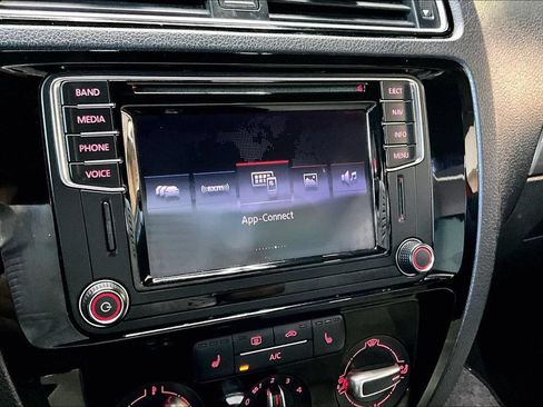 Used 2017 Volkswagen Jetta Sport FWD image 14