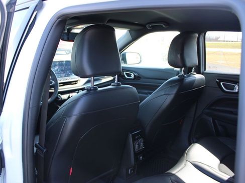 Used 2025 Jeep Compass Trailhawk AWD/4WD image 24