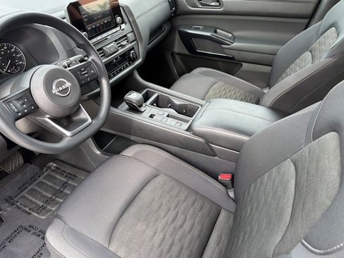 Used 2025 Nissan Pathfinder S image 9