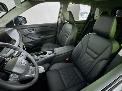 New 2026 Nissan Rogue Platinum AWD/4WD image 19
