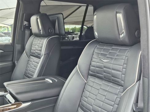 Used 2025 Cadillac Escalade Sport Platinum w/ LPO, Floor Liner Package AWD/4WD image 10
