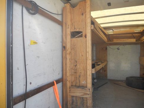 Used 2011 GMC Savana 3500 RWD image 22