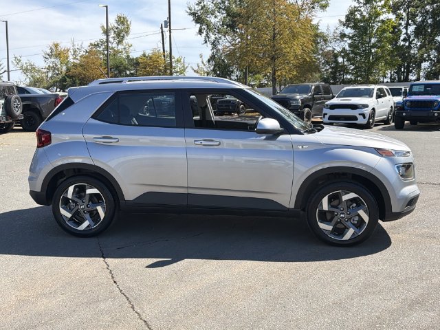 Used 2026 Hyundai Venue SEL FWD image 14