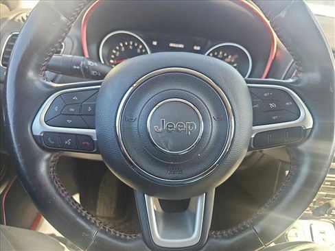 Used 2019 Jeep Compass Trailhawk w/ Cold Weather Group image 12