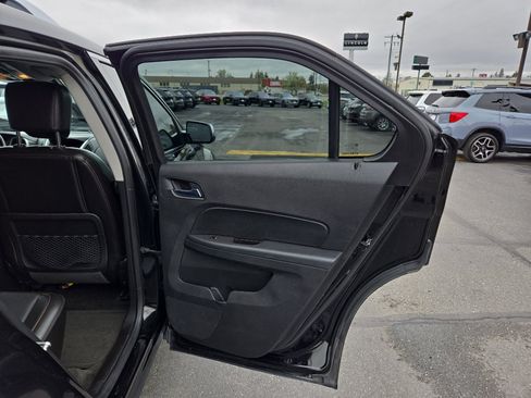 Used 2017 Chevrolet Equinox Premier w/ Enhanced Convenience Package AWD/4WD image 16