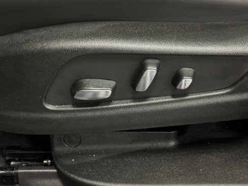 Used 2025 Cadillac XT6 Premium Luxury image 25