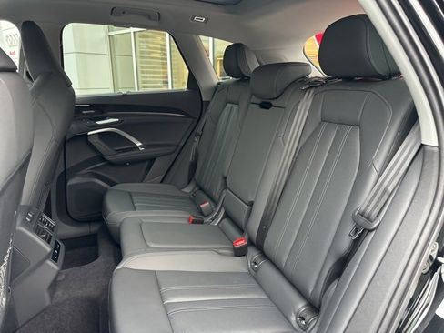 New 2025 Audi Q5 Prestige image 12